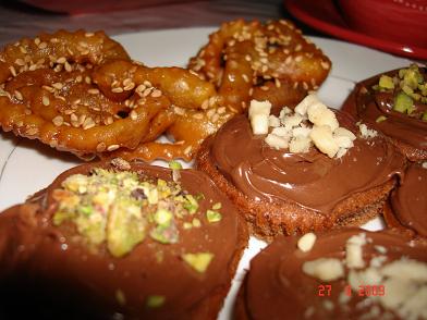 Cupcake مع شوكولا النوتيلا واللوز والفستق Cupcake مع شوكولا النوتيلا واللوز والفستق