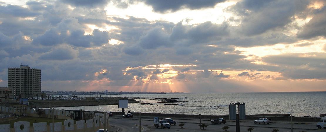 غروب من امام فندق كورنثيا غروب من امام فندق كورنثيا