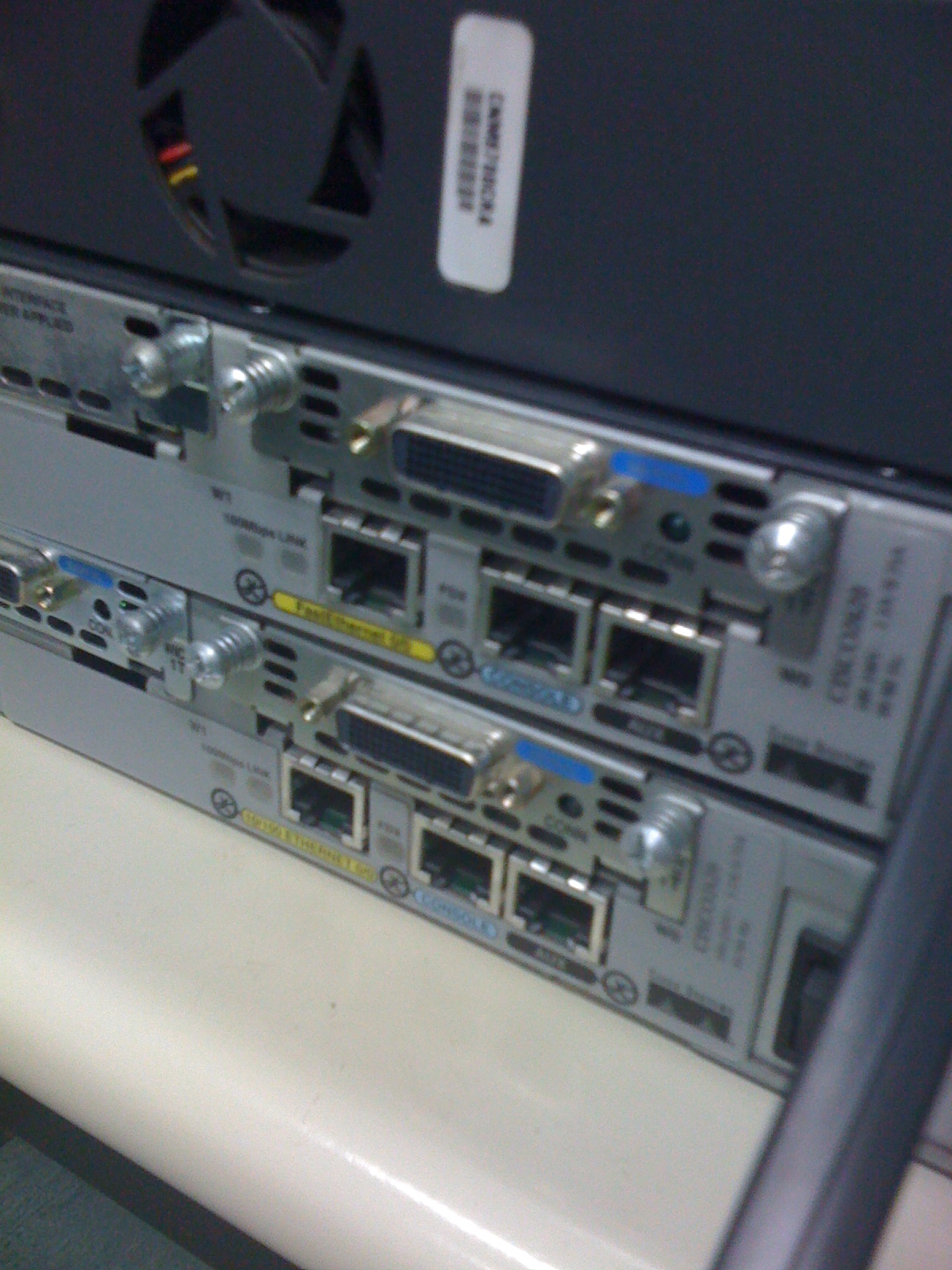 أجهزة ومعدات Routers & Switches أجهزة ومعدات Routers & Switches