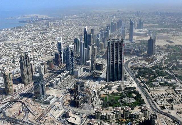 شارع الشيخ زايد بمدينة دبي في الإمارات العربية المتحدة سنة 2008 شارع الشيخ زايد بمدينة دبي في الإمارات العربية المتحدة سنة 2008